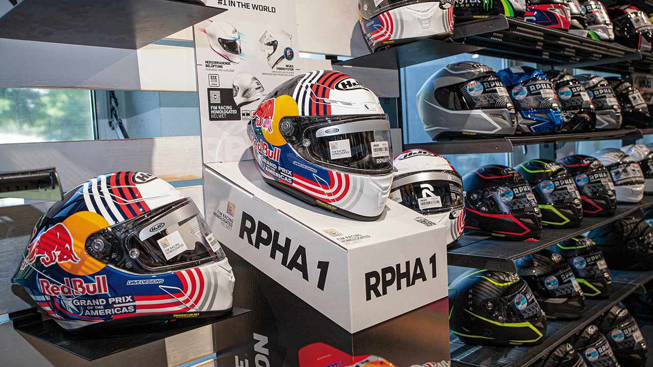 Das bei Motorradland gezeigte Helm-Spektrum reicht von Sport bis Vintage – und deckt die Bedürfnisse einer breiten Zielgruppe ab.