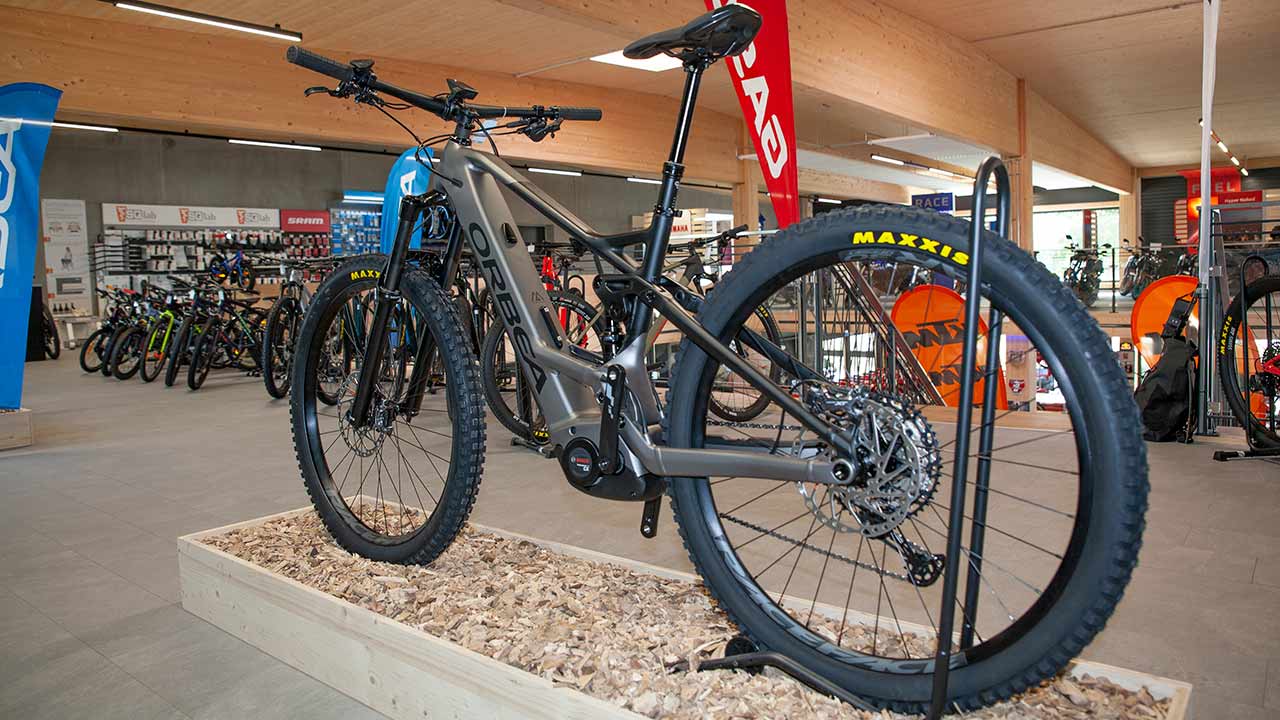 Das E-Bike ist bei Motoroox zum wichtigen Standbein geworden – und in Sachen Ausstattung, Servicelevel und Personal kompetent besetzt.