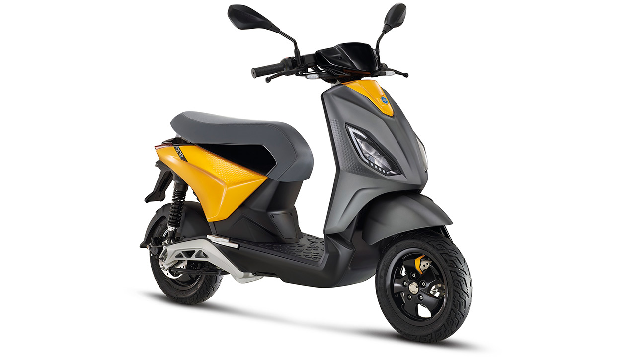 Zierliches, elektrisches Stadtmobil im leichten Trainingsanzug: Piaggio „One“