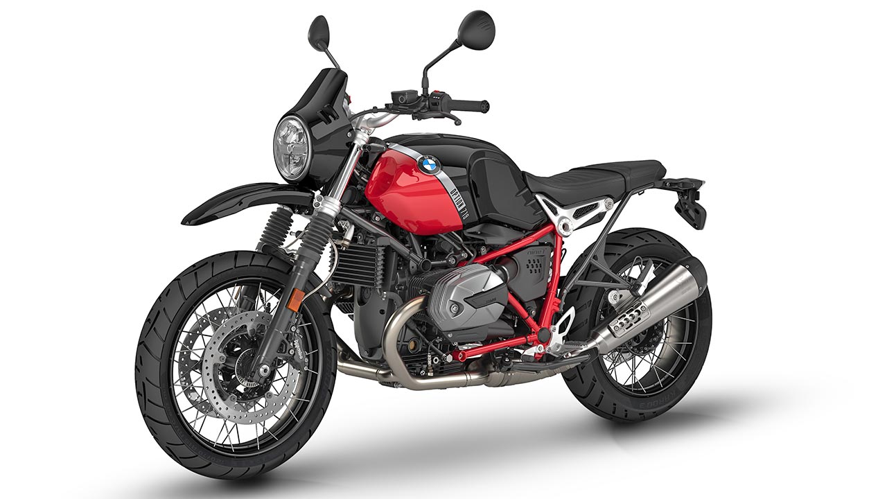BMW R nineT Urban G/S des Modelljahrgangs 2021 in der Gestaltung „Option 719 Blackstorm metallic/Racingred uni“.