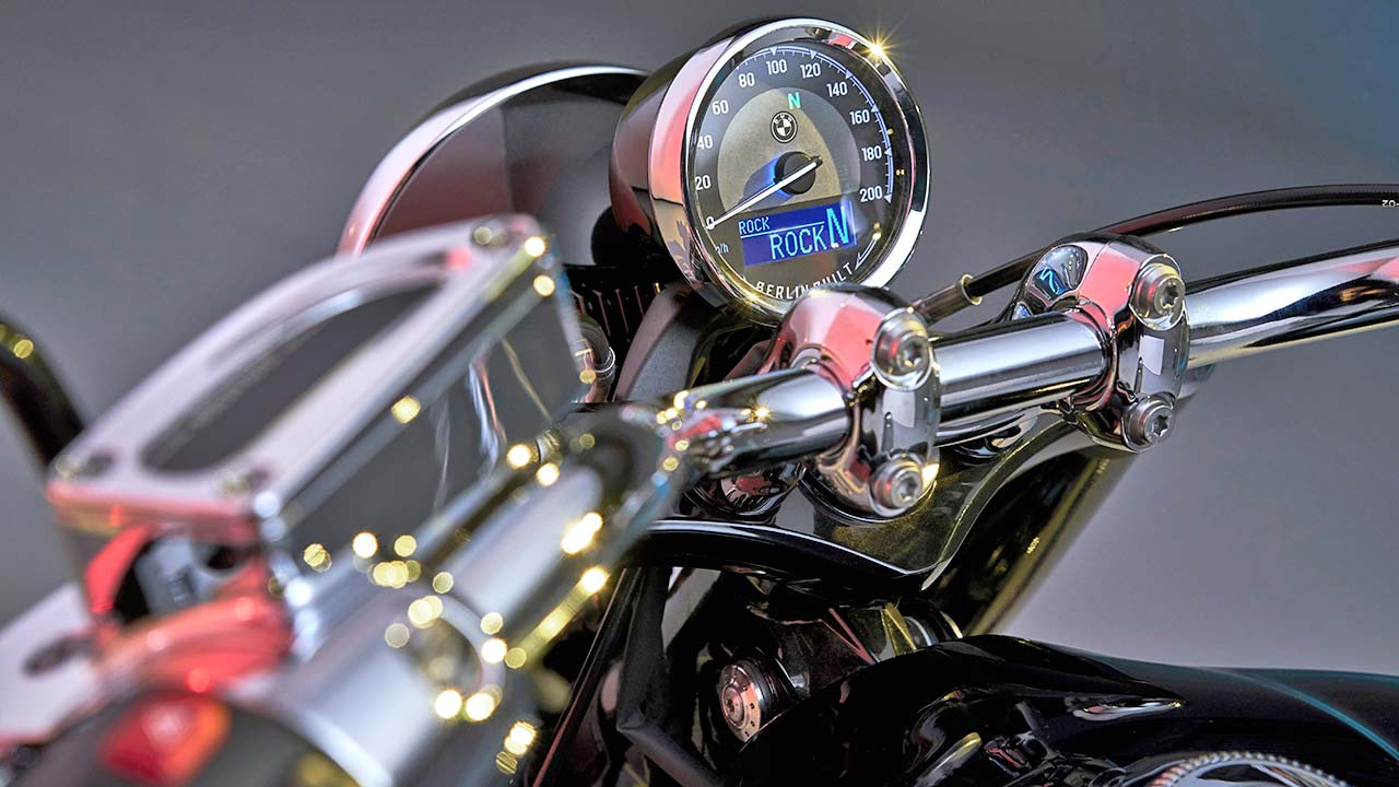 Karge Instrumentierung für ein üppiges Bike, das unter anderem über den Fahrmodus "Rock" verfügt.
