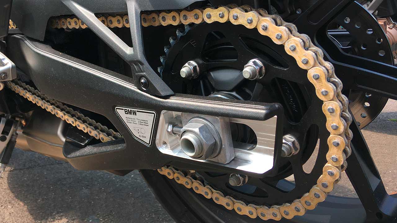 Die neue Kettengeneration von Regina, aufgezogen auf eine BMW S 1000 RR.