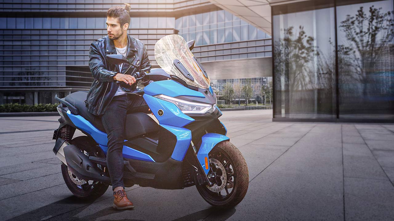 Sportlicher Mittelklasse-Roller mit markanter Optik: Voge SR4.
