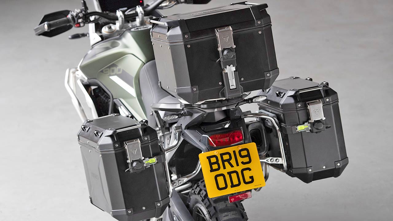 In Zusammenarbeit mit GIVI wurden neue Ab-Werk-Gepäcksysteme für die neue Tiger 900 entwickelt.