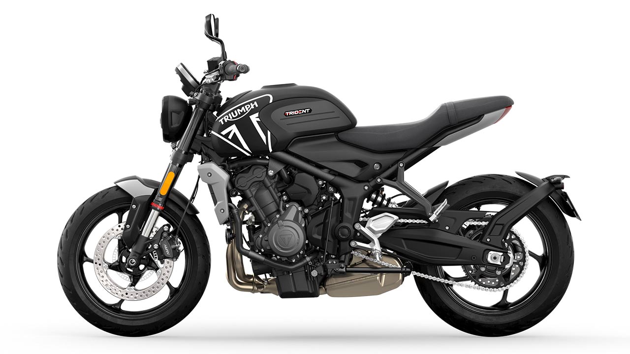 Triumph Trident im Farbschema „Matt Jet Black/Silver Ice“.
