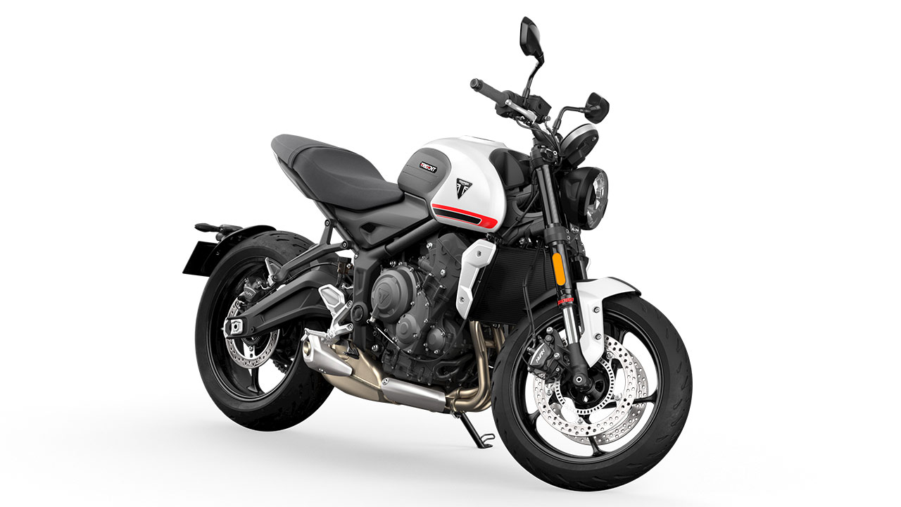 Triumph Trident im Farbschema „Crystal White“.