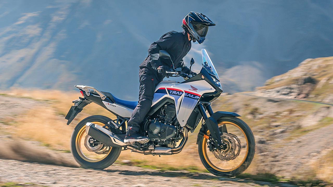 Comeback bei Honda: Die XL 750 Transalp kommt bärenstark zurück. Ab Frühjahr 2023 im Handel.